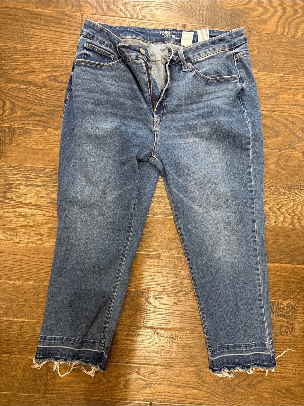 Time and Tru Distressed Cropped Blue Jeans